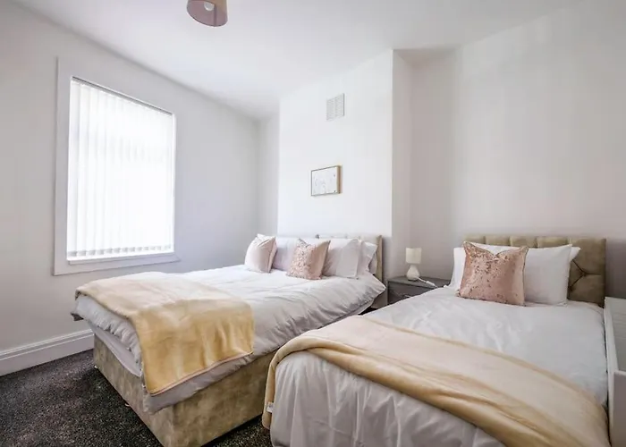 Big New House - 5Bdr Near City