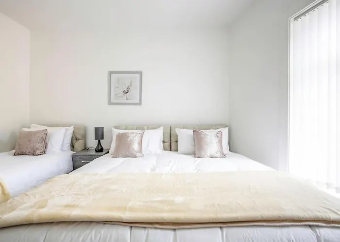 Big New House - 5Bdr Near City