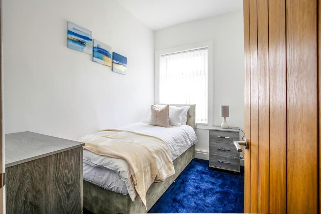 Big New House - 5bdr Near Holiday home Manchester